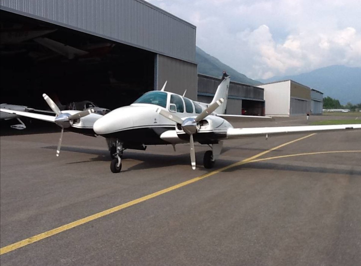1968 Beechcraft B55 Baron photo 2