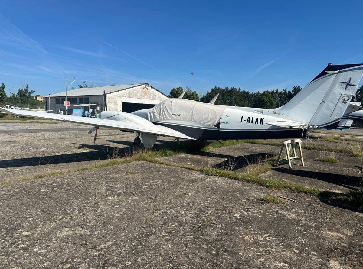 1968 Beechcraft B55 Baron photo 3