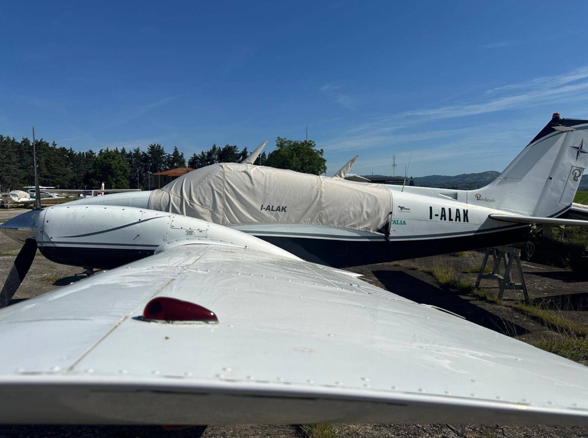 1968 Beechcraft B55 Baron photo 5