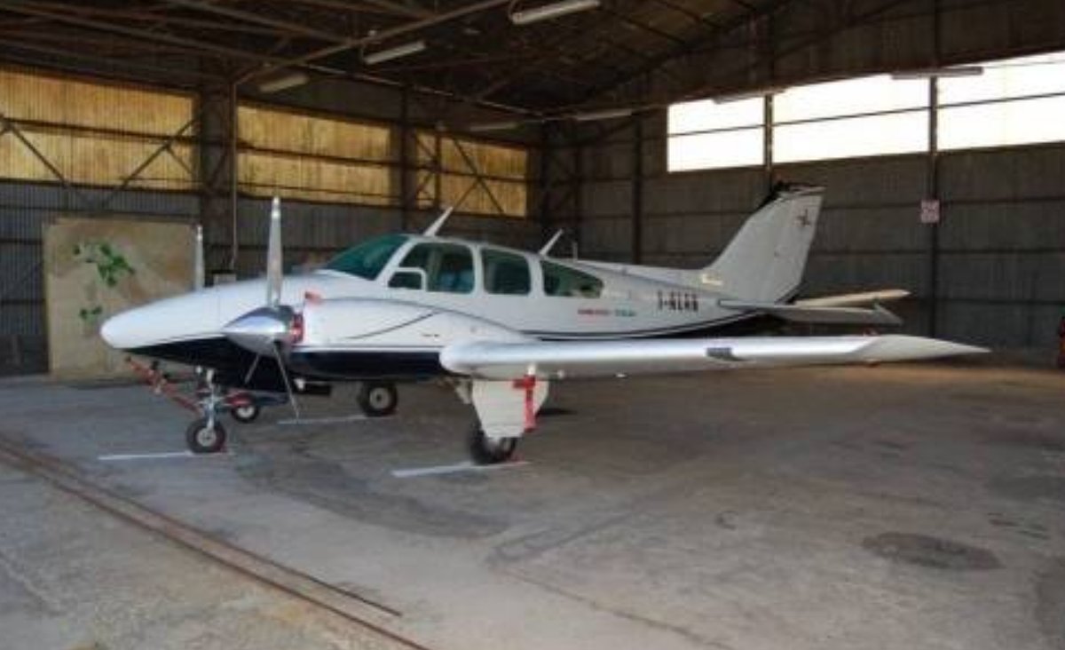 1968 Beechcraft B55 Baron photo 7