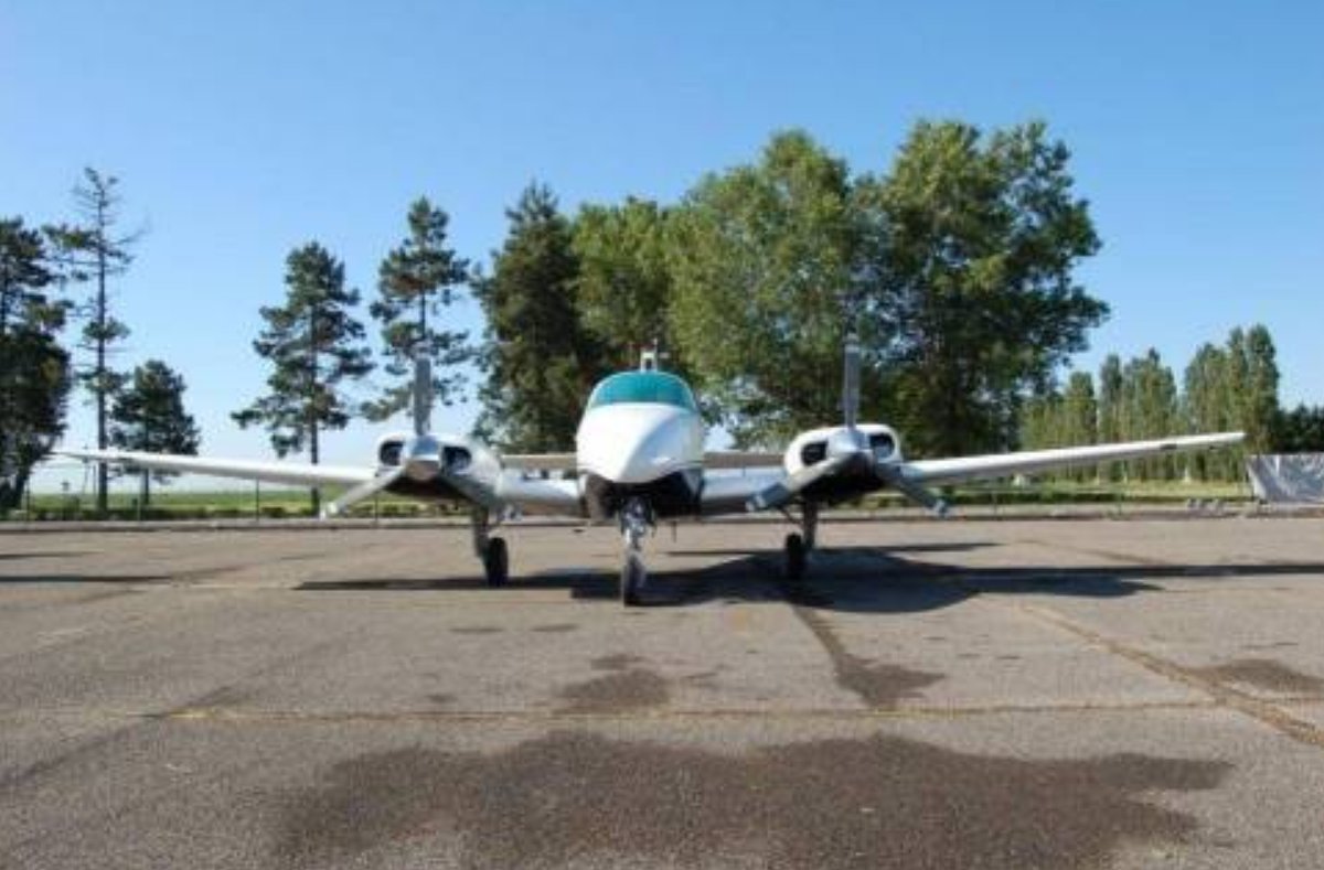 1968 Beechcraft B55 Baron photo 8