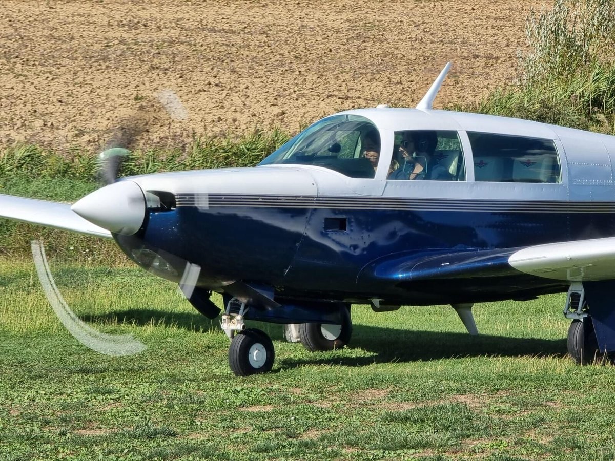 1981 Mooney M20K 231 photo 3