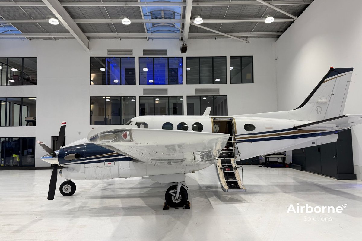 1994 Beechcraft King Air C90A photo 2