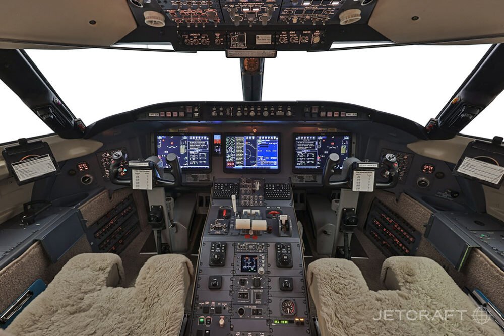 2000 Bombardier Challenger 604 photo 2
