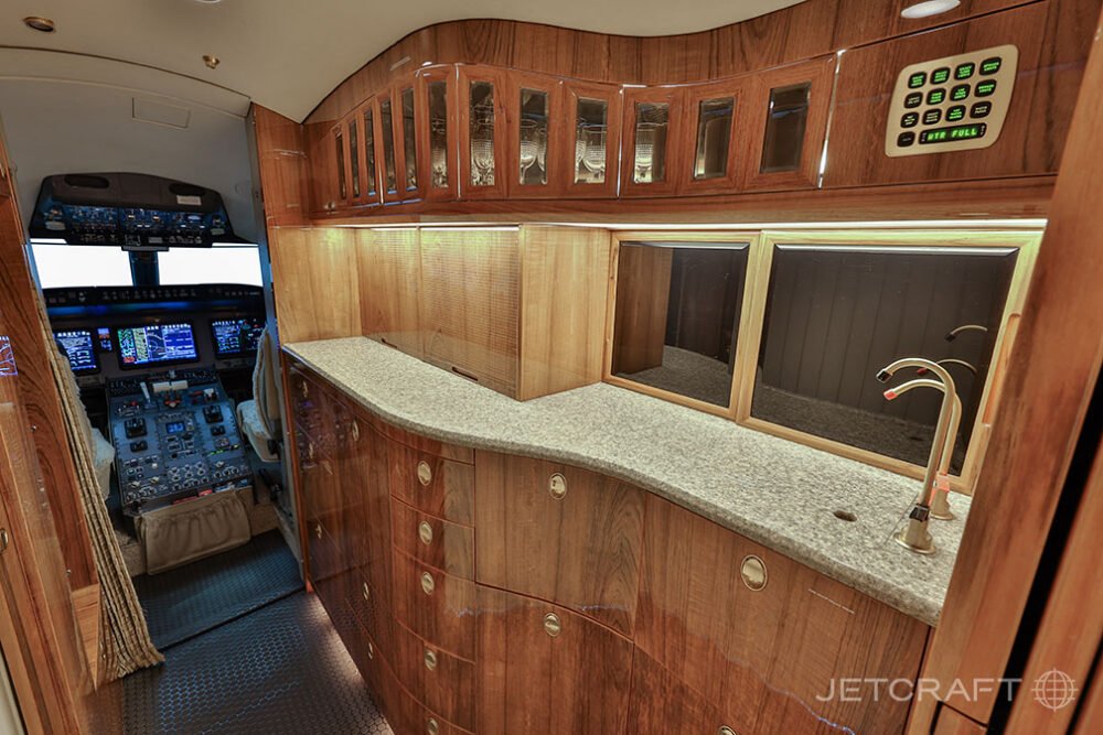 2000 Bombardier Challenger 604 photo 8