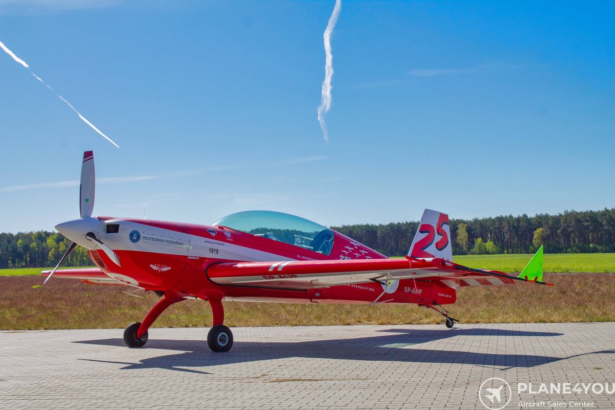 2009 Extra 300L SP-AUP photo 1