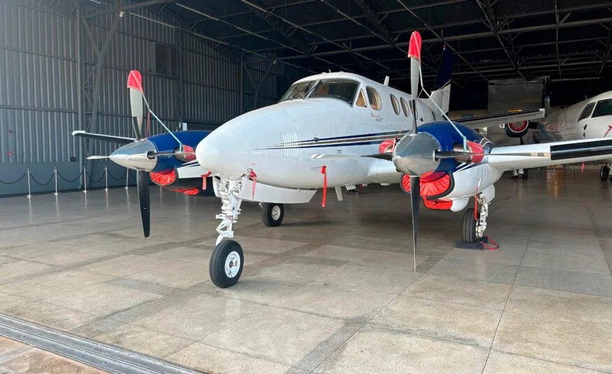 1982 Beechcraft King Air C90 photo 2