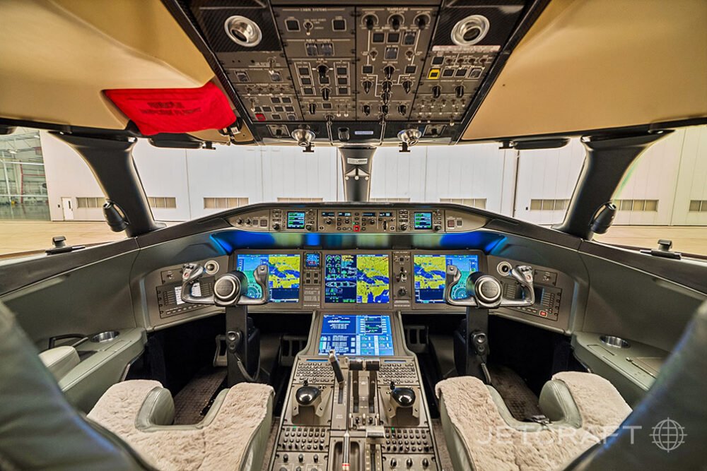 2013 Bombardier Global 6000 photo 2