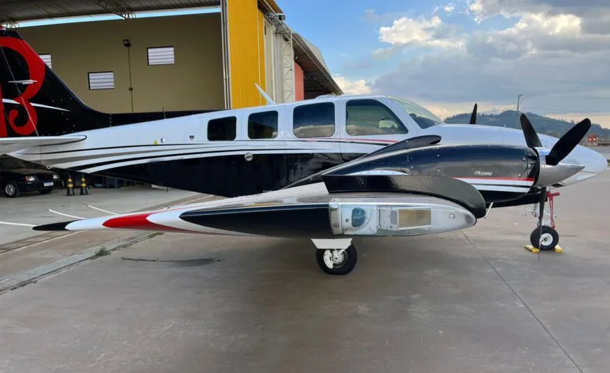 1987 Beechcraft Baron B58 photo 2