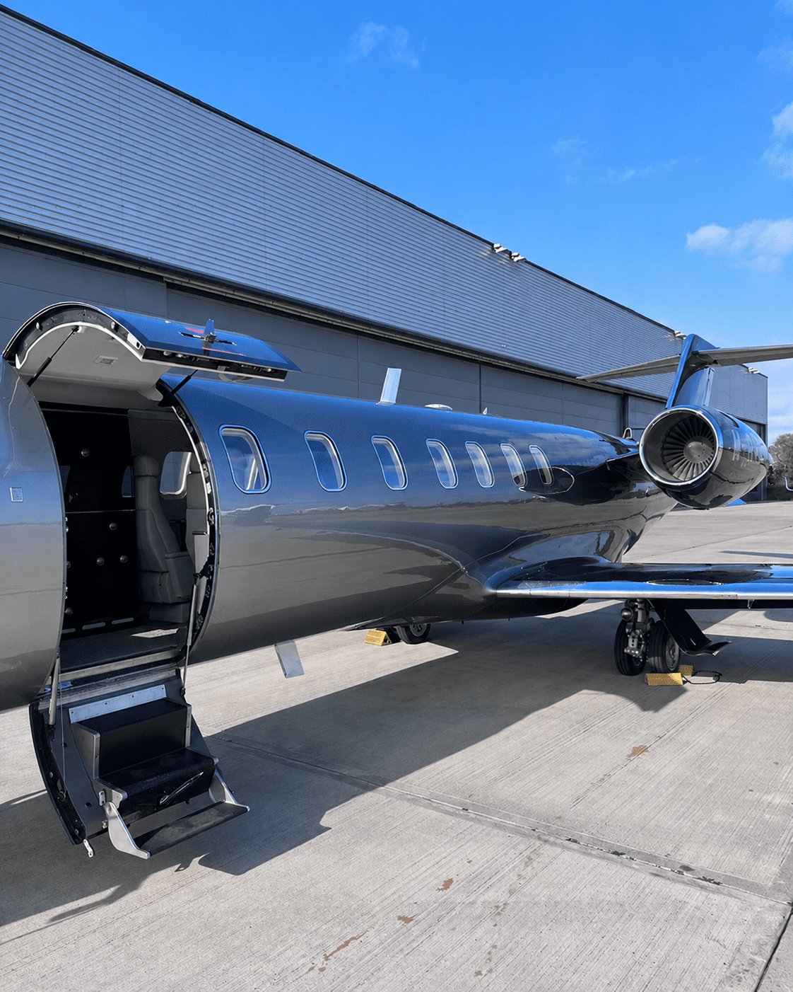 2004 Lear Jet 40 XR photo 2