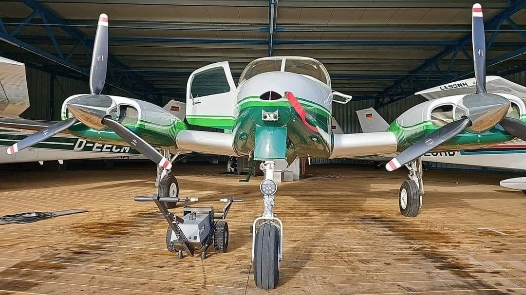 1961 Cessna 310F photo 4
