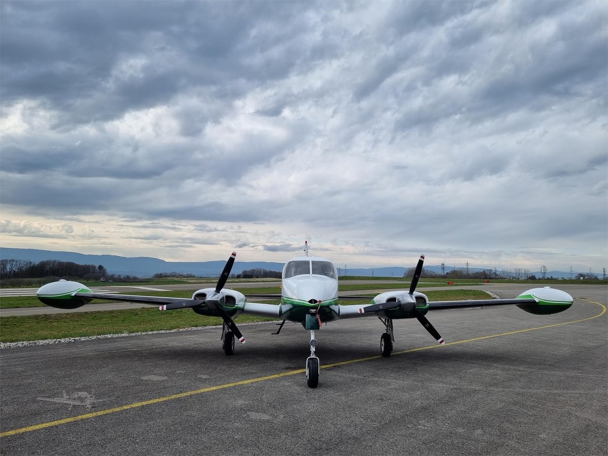 1961 Cessna 310F photo 6