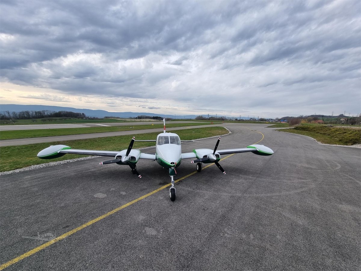 1961 Cessna 310F photo 8