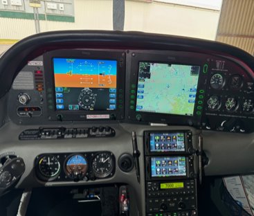 2004 Cirrus SR22 photo 3