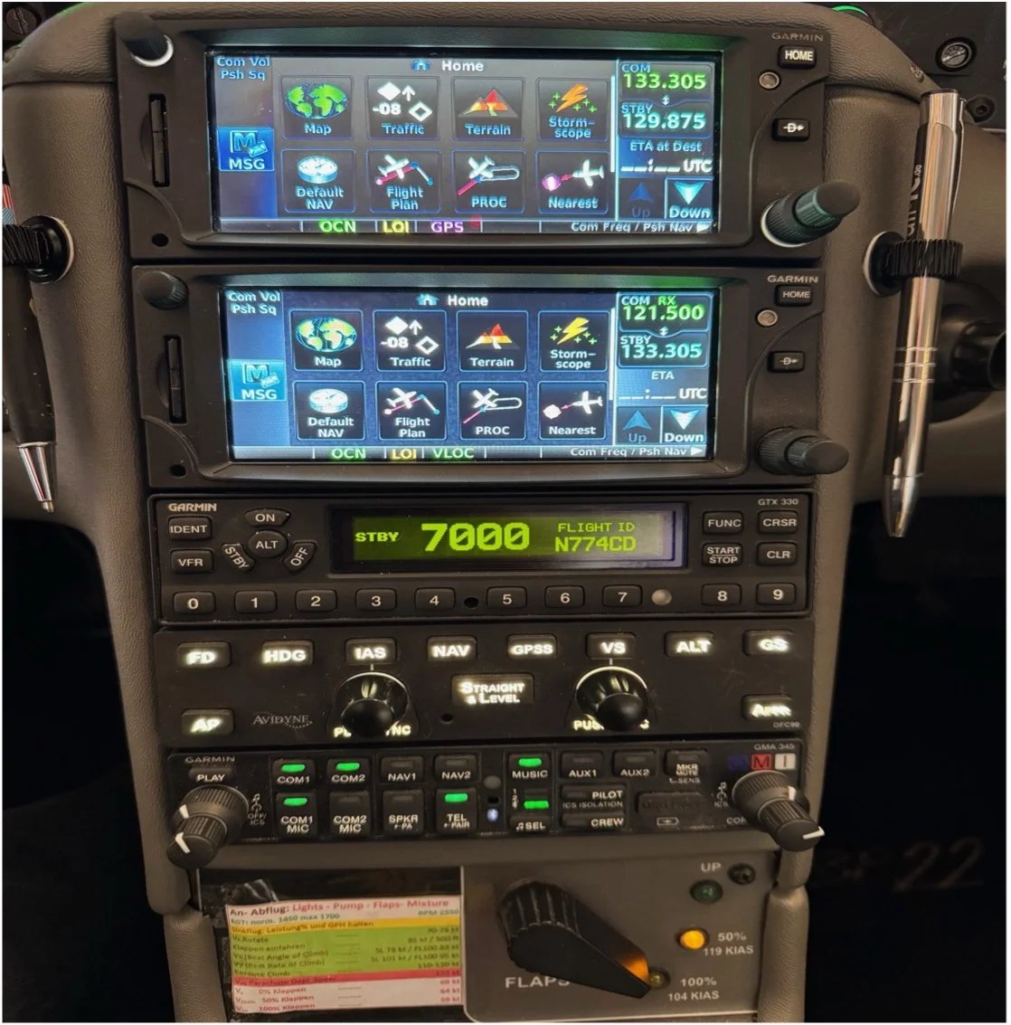 2004 Cirrus SR22 photo 5