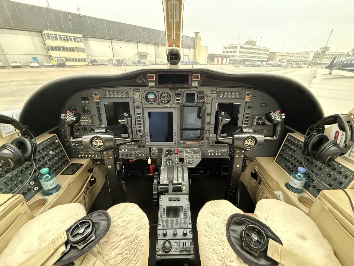 2004 Cessna CJ2 photo 2