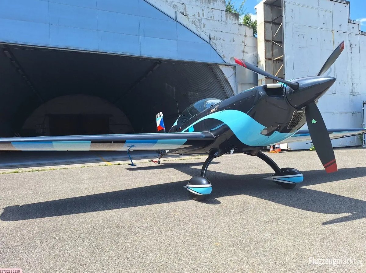 2019 Extra 330LT photo 2