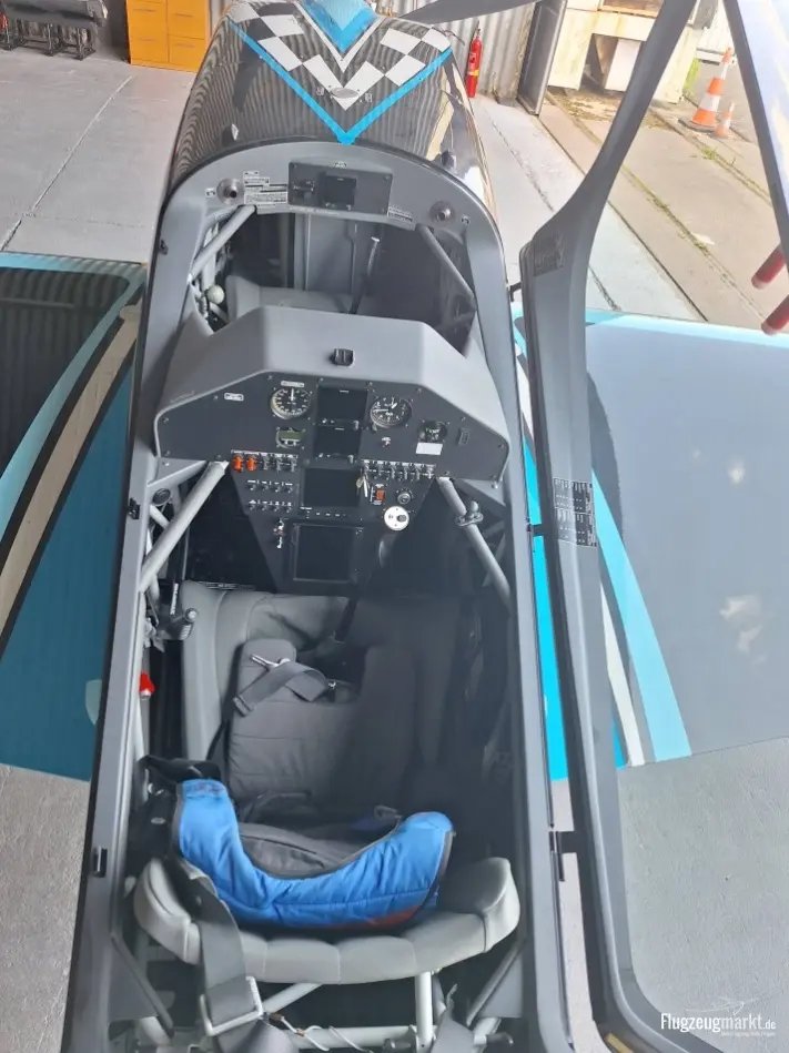2019 Extra 330LT photo 5