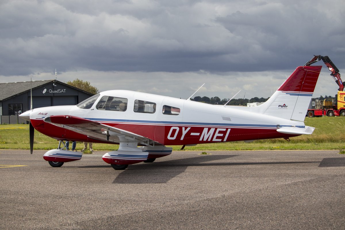 1996 Piper Archer III photo 2