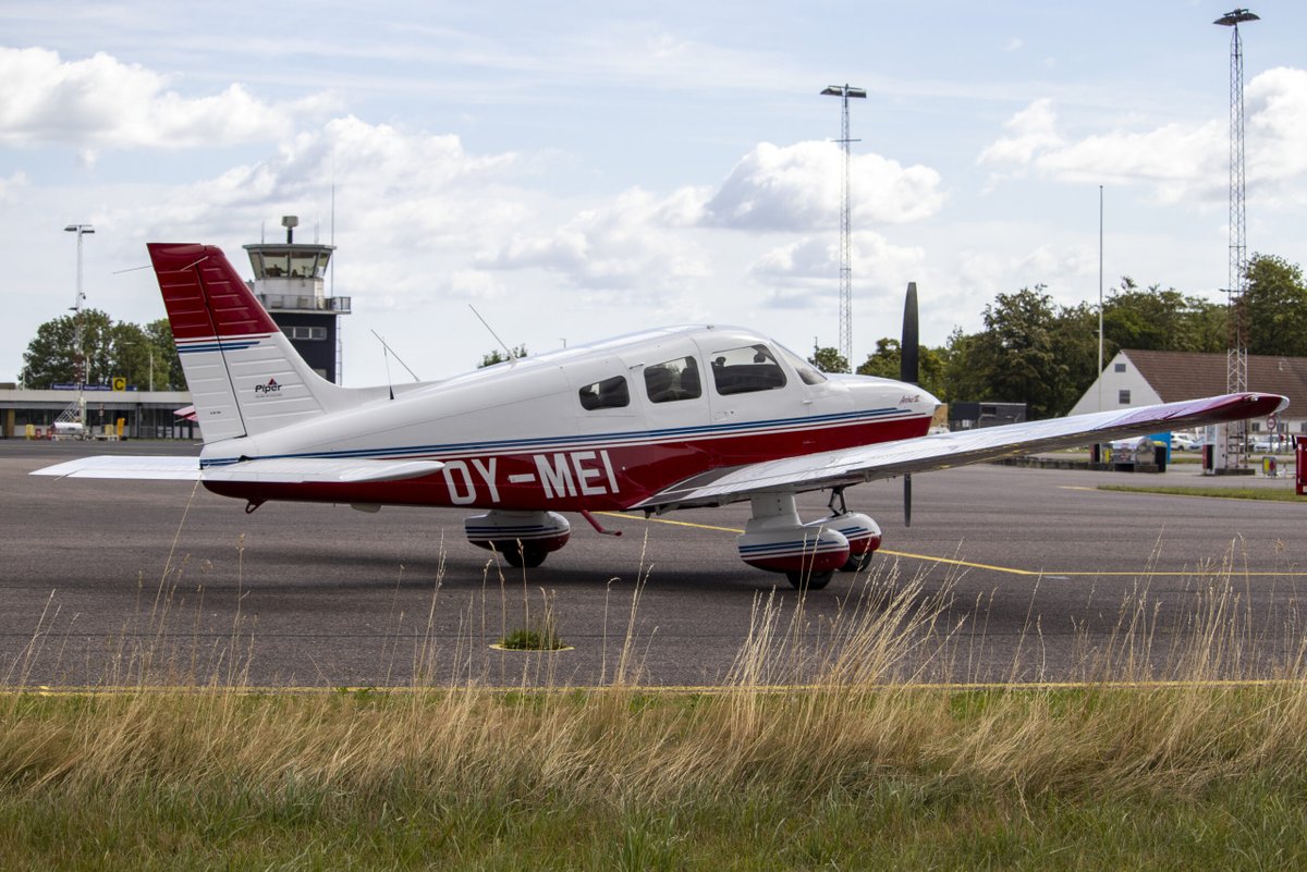1996 Piper Archer III photo 3