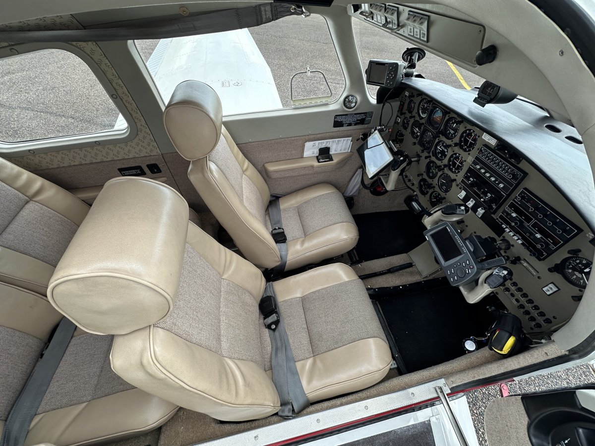 1996 Piper Archer III photo 8
