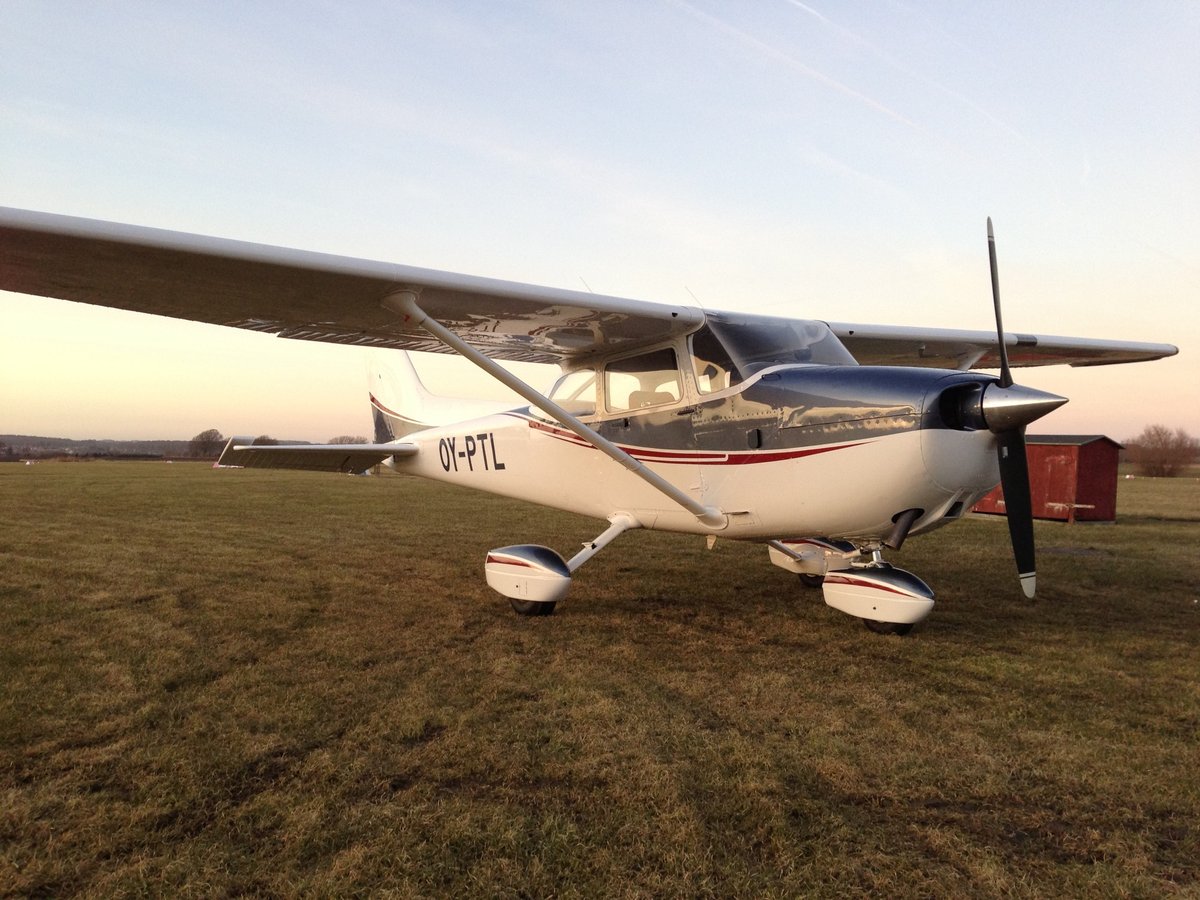 1986 Reims Cessna F172P photo 2
