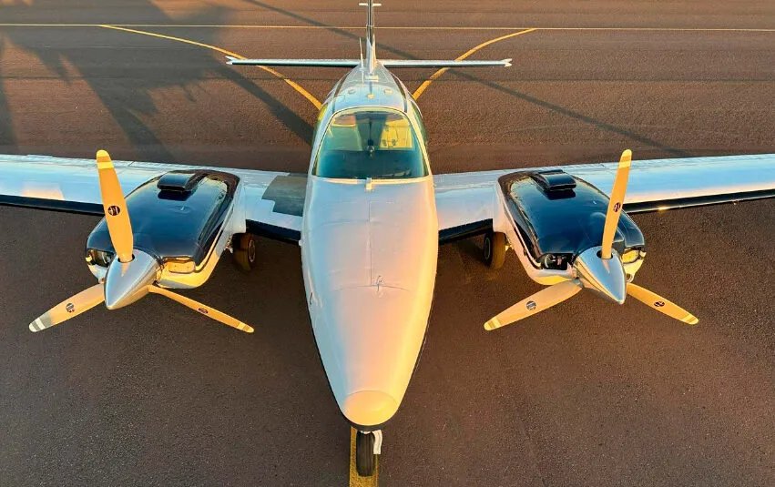 1998 Beechcraft Baron B58 photo 3