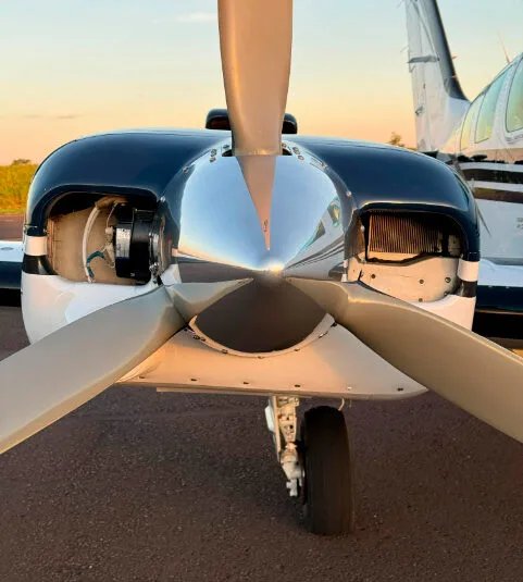 1998 Beechcraft Baron B58 photo 4