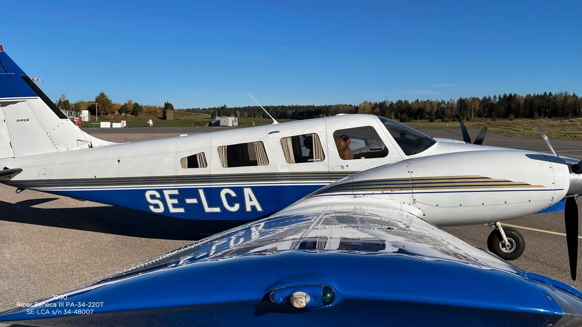 1990 Piper PA-34-220T Seneca III photo 3