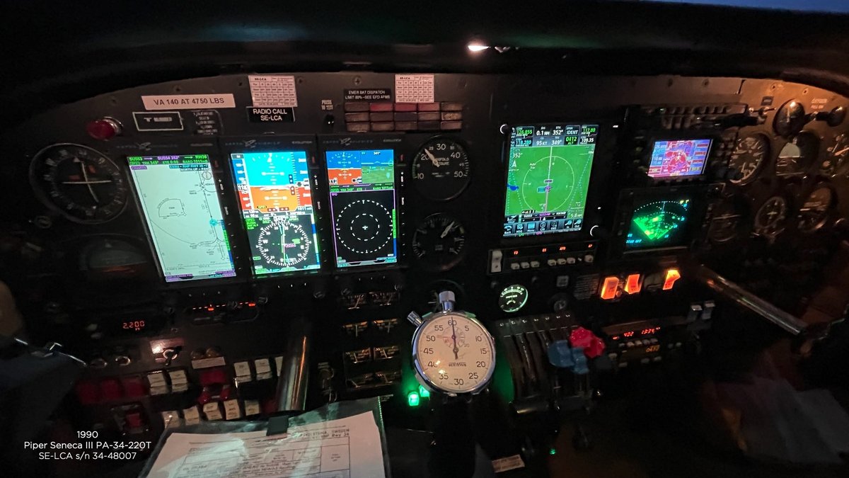 1990 Piper PA-34-220T Seneca III photo 6