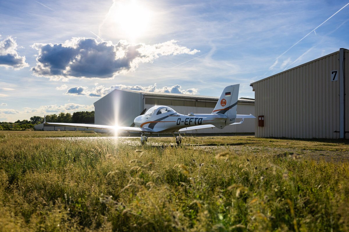 Aquila A211