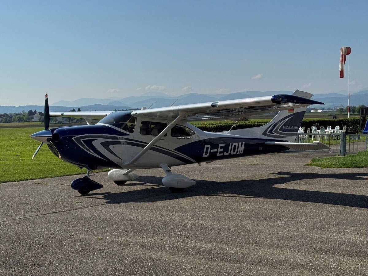 Cessna C182T