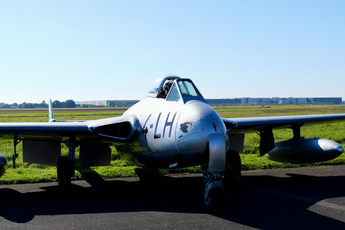 1951 De Havilland DH-100 Vampire MK5
