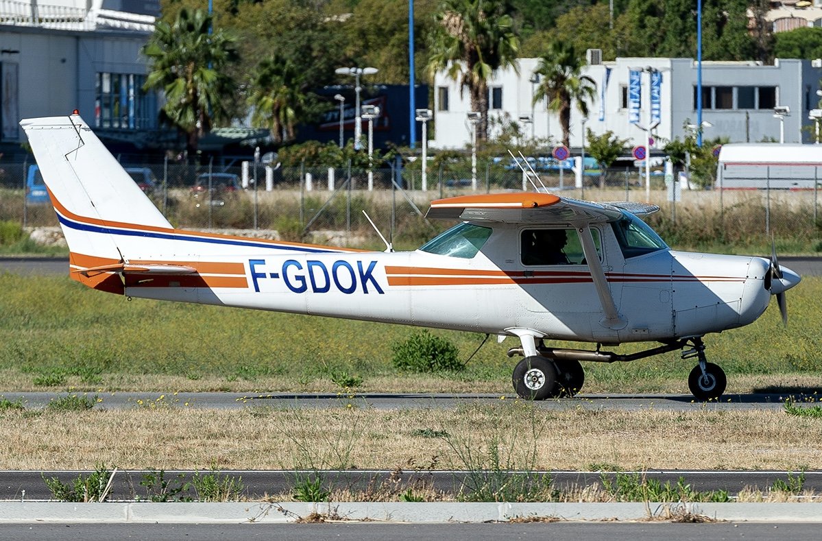 Cessna-Reims F152