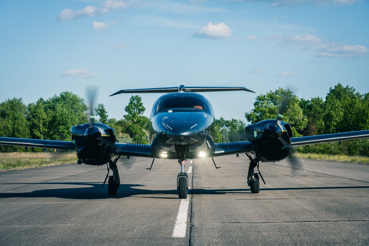 2025 Diamond DA62