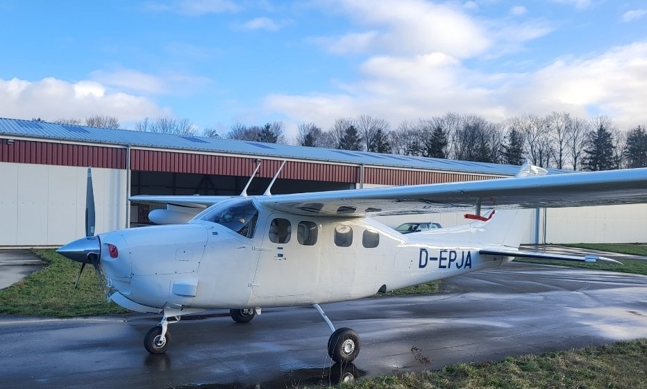 Cessna - 210 Centurion Cessna      210 Centurion