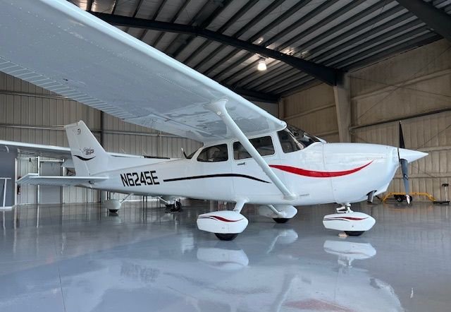 2000 Cessna 172S Skyhawk SP