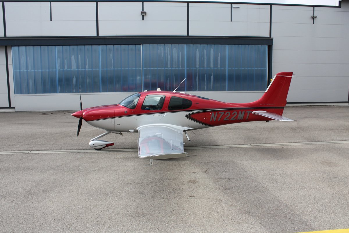 2023 Cirrus SR22