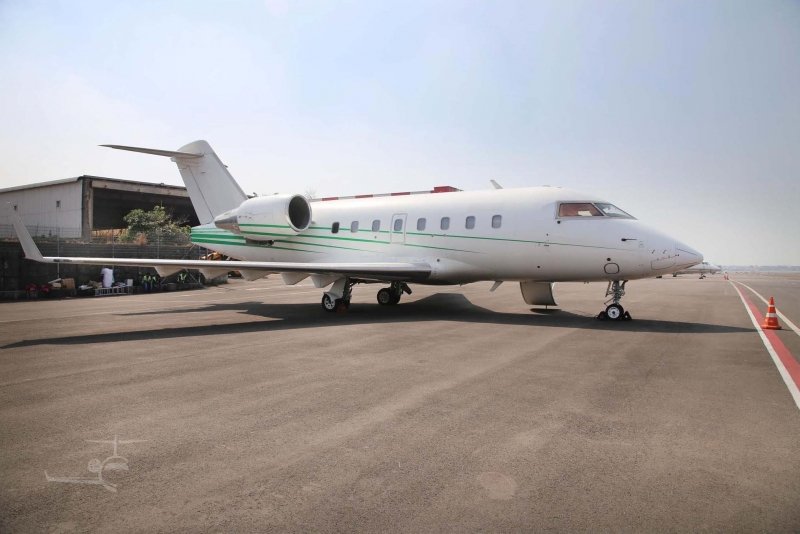 Canadair - Challenger 604 Canadair      Challenger 604
