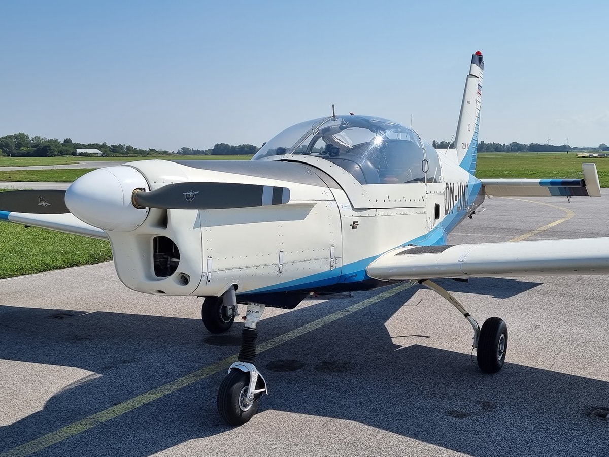 Zlin 142