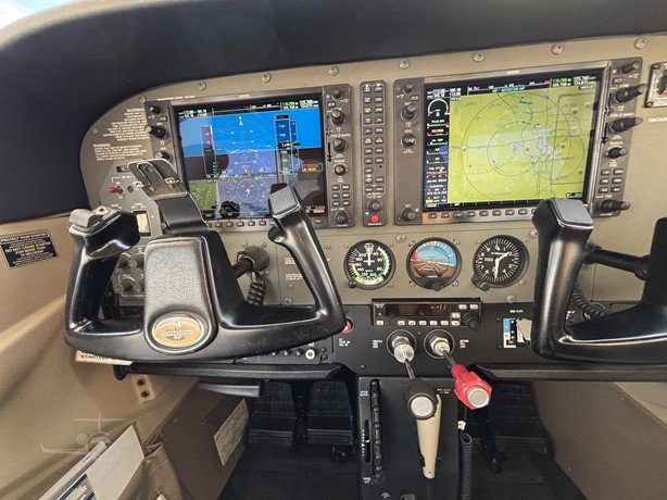 2005 Cessna 172 Skyhawk, photo 8
