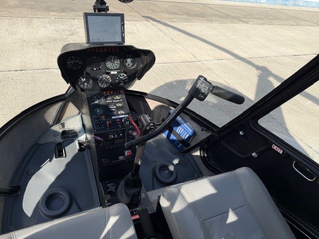 2006 Robinson R44 (D-HAIC), photo 3