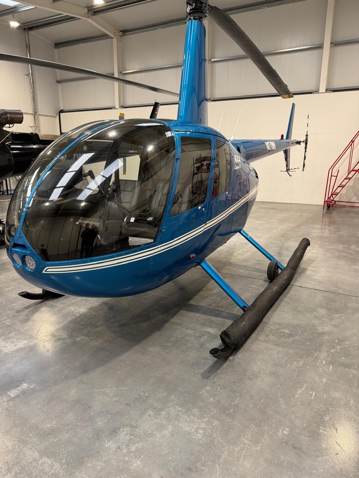 2006 Robinson R44 (N279HL), photo 2