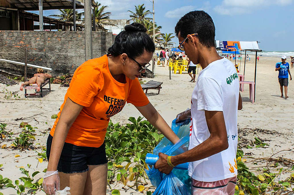 Ação de limpeza das praias do Grupo de Voluntários São Luís (MA).