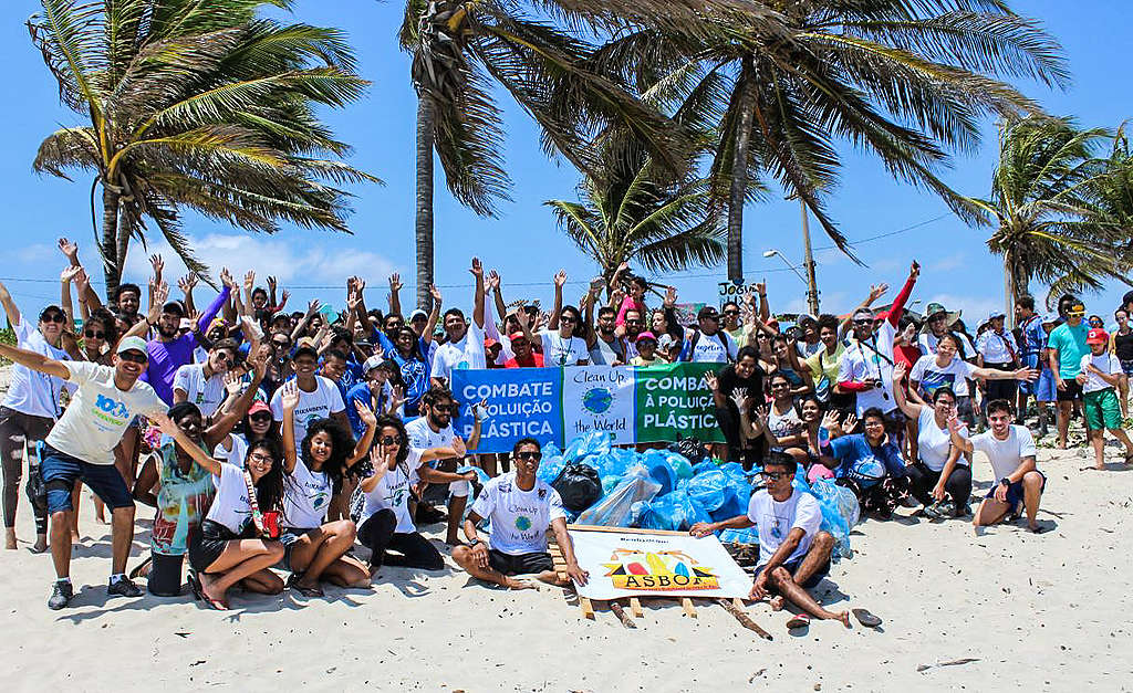 Grupo de voluntários reunidos em São Luís.