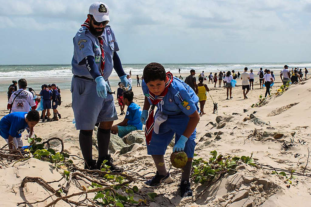 Ação de limpeza das praias do Grupo de Voluntários São Luís (MA).