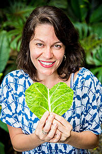 mariana campos com coração de couve