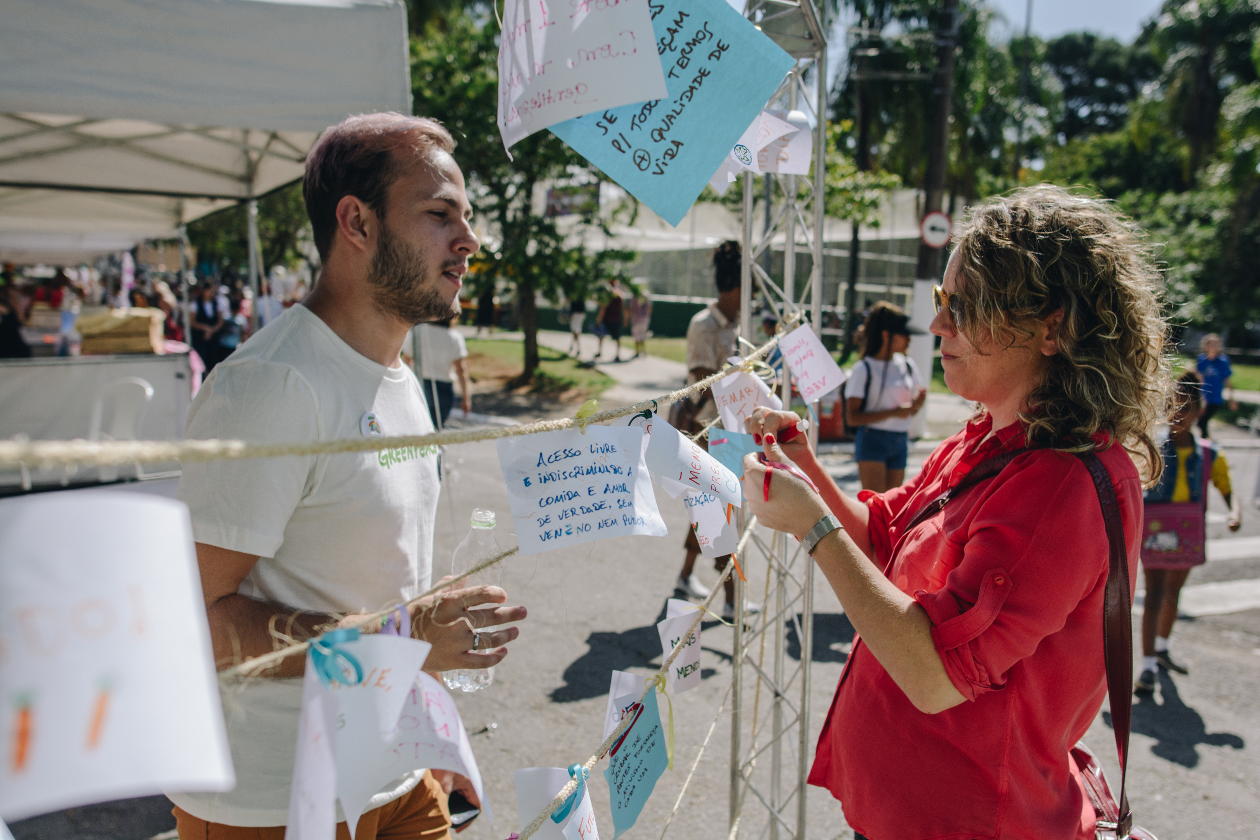 Varal dos Sonhos com mensagens sobre alimentação