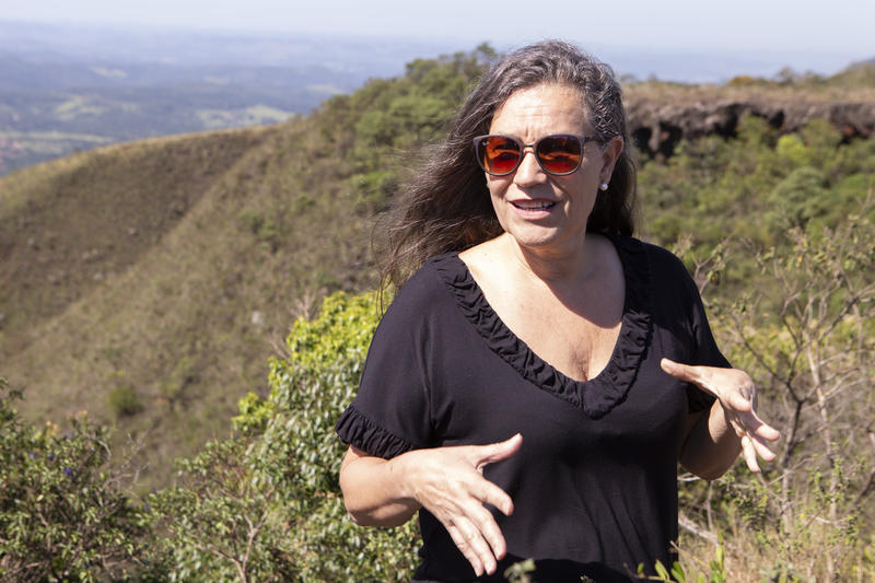 A professora Vera Baumfeld, moradora de Brumadinho, no Parque Estadual da Serra do Rola-Moça