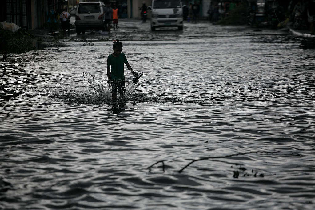 Aftermath of Typhoon Kammuri. © Basilio H. Sepe / Greenpeace